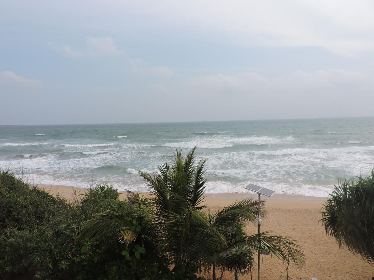 Sea View Beach Hotel 닐라벨리 외부 사진